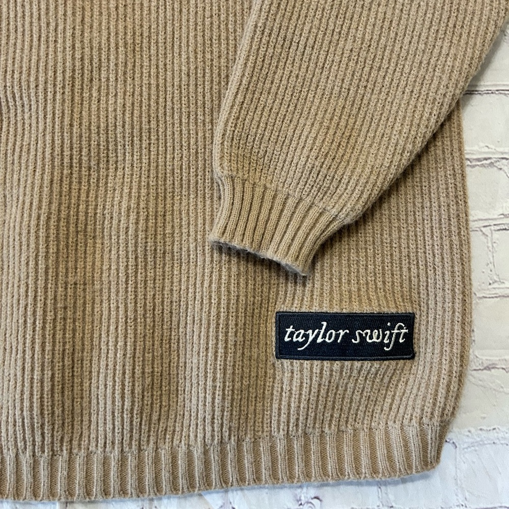 Taylor Swift Authentic Folklore Cable knit Cabin Sweater Beige Size Medium - Picture 2 of 6
